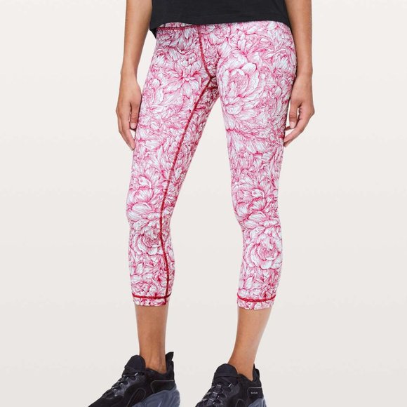 Size 4 - Lululemon Wunder Under Crop (Hi-Rise) *21 - Picture 1 of 3